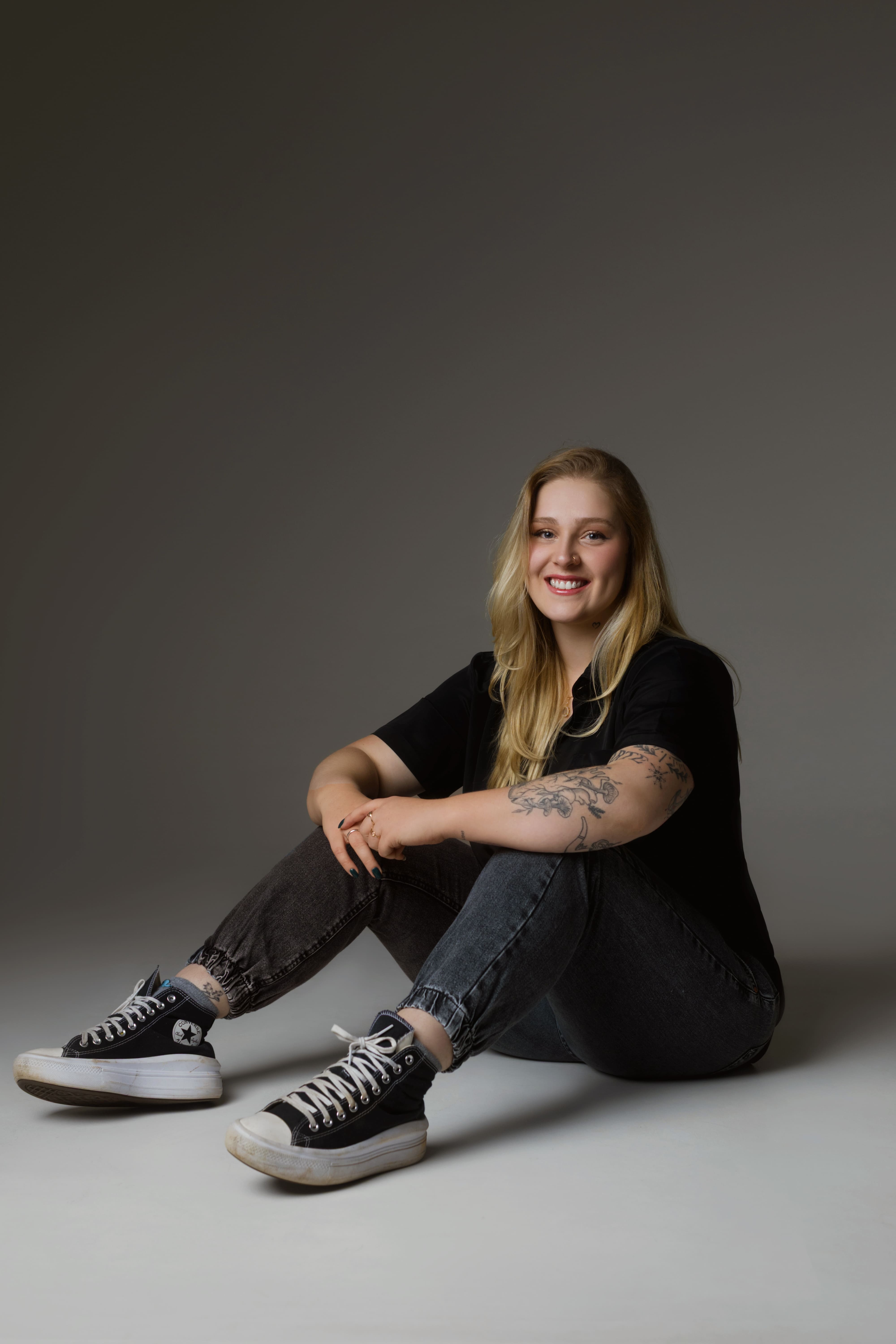 Foto da Iasmin, tatuadora especialista em colorido